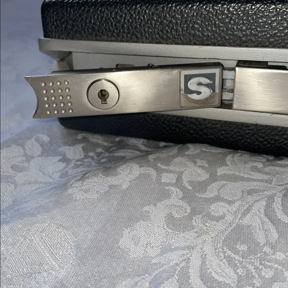 Vintage SAMSONITE Hard Shell Black Textured Briefcase - Picture 4 of 9
